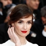 Paz Vega, blanco y rojo para deslumbrar
