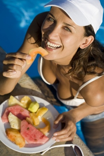 Combina actividad acuática con dieta sana