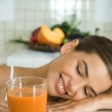 Introduce fruta y verdura en tus comidas y cuida tus ojos del sol en verano