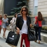 Irina Shayk, de compras con sneakers