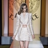 Versace propone un look aristocr�tico