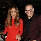 Jennifer L�pez espl�ndida de rojo junto a Casper Smart