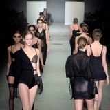 Desfile de lencer�a reductora y remodeladora