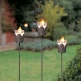 Portavelas de hierro para iluminar el jard�n
