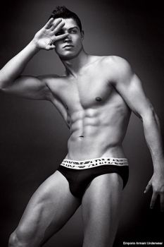 Los futbolistas más sexys destapan sus encantos