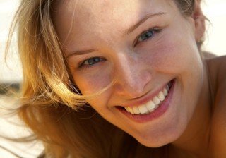 Consejos y remedios caseros para presumir de dientes blancos y bonitos