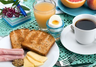 Aprende a preparar un brunch casero de verano ¡ideas y recetas clásicas y sencillas!