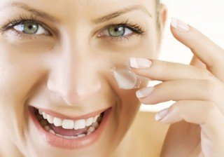 Manchas en la piel: cómo combatirlas y prevenirlas