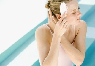 Pros y contras del No Poo: las consecuencias para el cabello de no usar champú