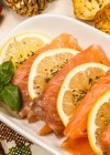 Salmón marinado con salsa de limón al eneldo, el entrante perfecto para no engordar en Navidad
