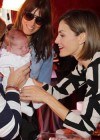Letizia Ortiz sorprende en minifalda y derrocha ternura el Día de la Banderita