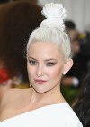 Moño alto Top Knot paso a paso: los trucos para lucir el peinado favorito de las famosas