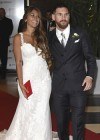 Antonella Roccuzzo deslumbra en su boda con Leo Messi con vestidos de Rosa Clará