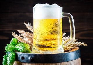 Cómo servir una caña de cerveza perfecta ¡en casa!