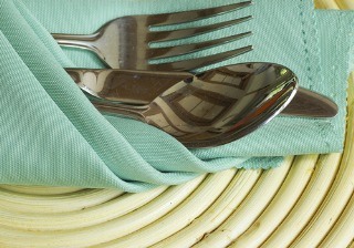 Guía práctica de protocolo en la mesa: alimentos y cubiertos