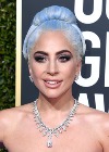 ¿Cómo consiguió Lady Gaga su pelo rubio platino azul lavanda de los Globos de Oro