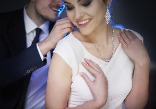 ¿Cómo elegir collares y pendientes según el tipo de escote