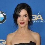 Sandra Bullock elige un espectacular moño bajo para su fiesta