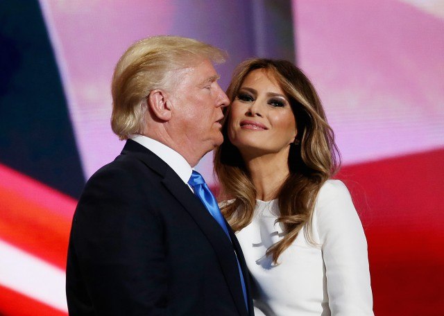 Foto La melena larga castaña, capas largas y desfilado en la zona delantera, la seña de identidad de Melania Trump Foto La melena larga castaña, capas largas y desfilado en la zona delantera, la seña de identidad de Melania Trump