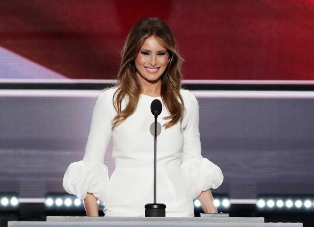 Foto Las cálidas mechas de Melania Trump aportan luminosidad al rostro y rejuvenecen su imagen