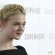 Ver la foto Elle Fanning luce trenza a modo de diadema