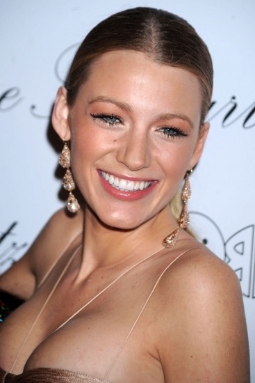 Foto Blake Lively es una chica dorada