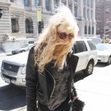 Courtney Love y su pelo encrespado