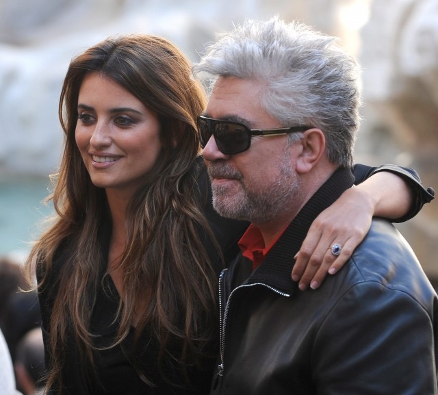 Foto Pe en un evento con Pedro Almodóvar