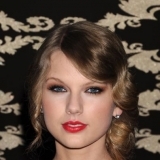 Taylor Swift tiene una mirada felina