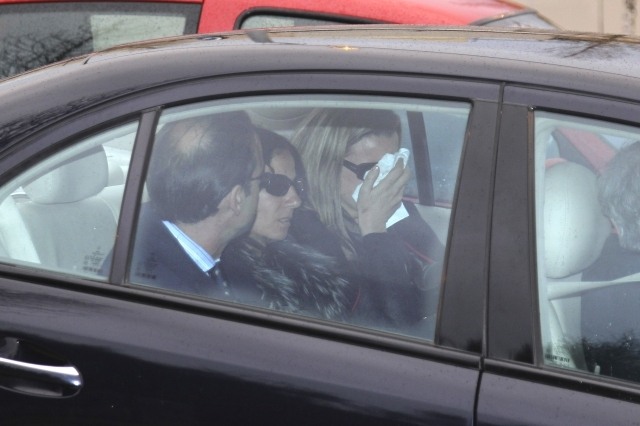 Foto Eva Cobo y su hermana, muy afectadas, llegan al entierro