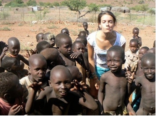 Foto Carlota Cantó durante su viaje a África