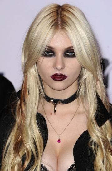 Foto Taylor Momsen el mapache gótico