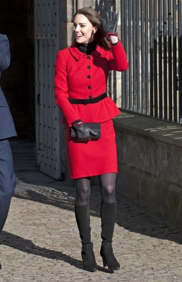 Foto Catalina de rojo