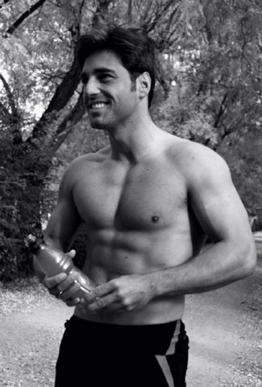 Foto Bustamante tiene un cuerpo muy fuerte y musculado