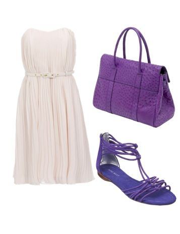 Foto Look con una nota de color: blanco y morado