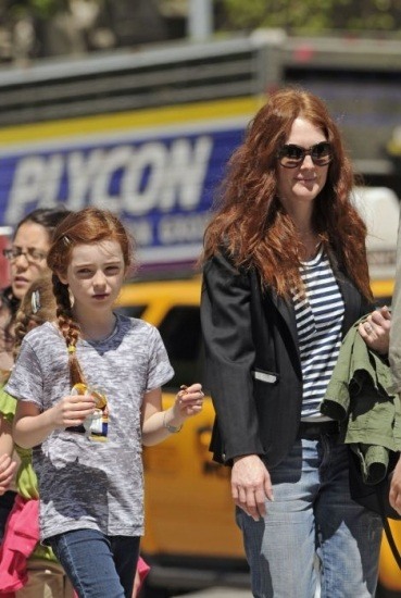 Foto Julianne Moore mamá a los cuarenta