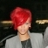 Ir a la foto Rihanna en rojo y pelo corto