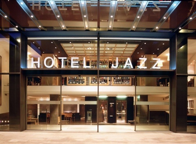Foto Fachada del Hotel Jazz, en Barcelona