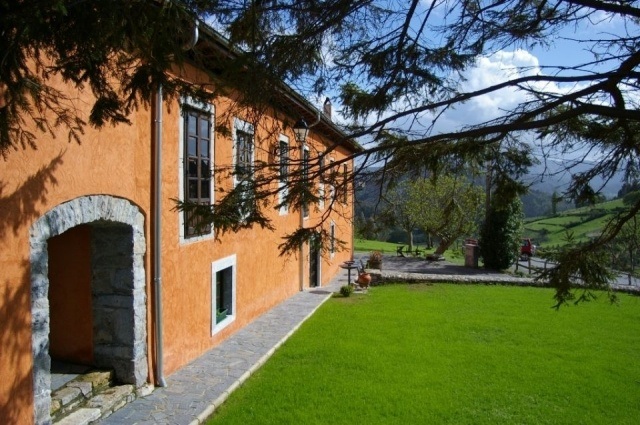 Foto Fachada del Hotel Quintana del Caleyo, en Asturias