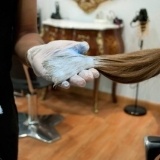 Paso 2 mechas californianas: decolorar las puntas