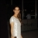 Ir a la foto Elena Tablada muy elegante con un vestido plateado