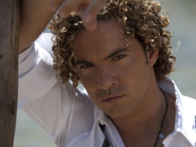 Foto David Bisbal asimila con tristeza y lágrimas en directo la ruptura con Elena Tablada