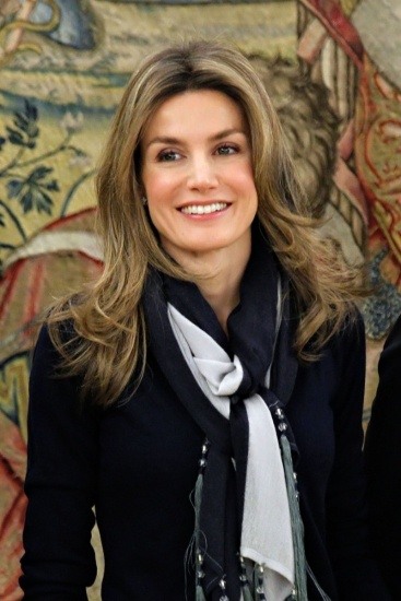 Foto Doña Letizia Ortiz, con un pañuelo tricolor