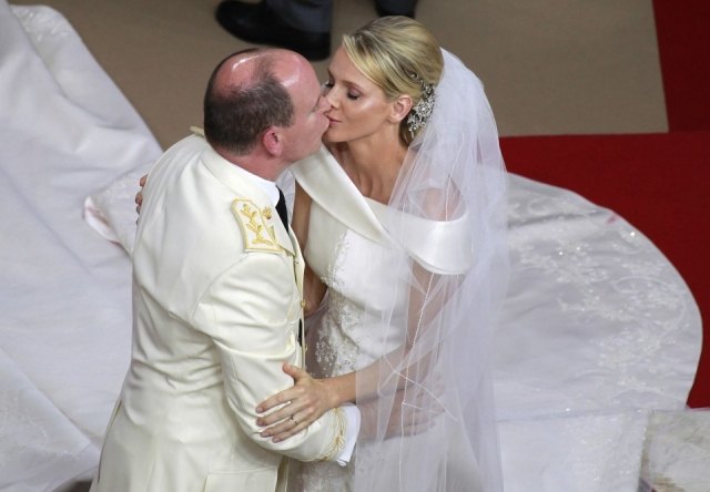Foto El frío beso de casados de los Príncipes de Mónaco