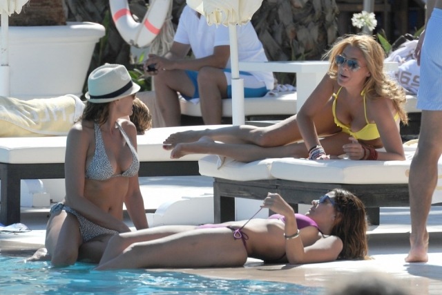 Foto María José Suárez, Raquel Rodríguez y Elisabeth Reyes apuestan por el bikini