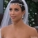 Ir a la foto Kim Kardashian acudió a su boda vestida de blanco
