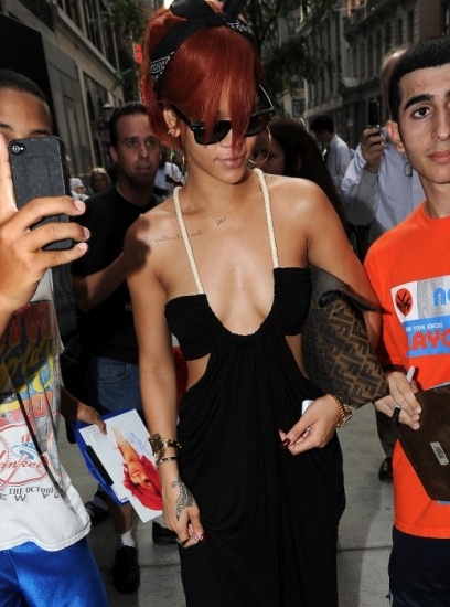 Foto Rihanna, con un mono muy atrevido Foto Rihanna, con un mono muy atrevido