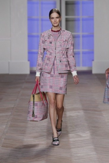 Foto Tommy Hilfiger reinventa el tejido de cuadros