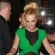 Ir a la foto Britney Spears, radiante con un ajustado vestido verde