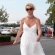 Ir a la foto Britney Spears con vestido blanco largo de aire hippie